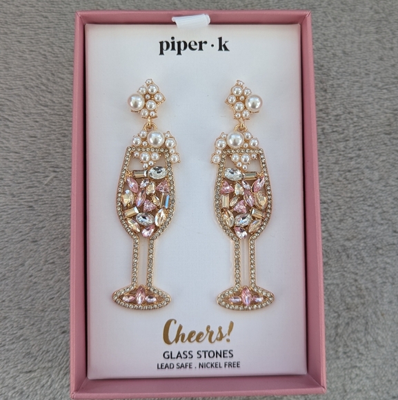 Piper K Jewelry - 🆕 Champagne dangle earrings